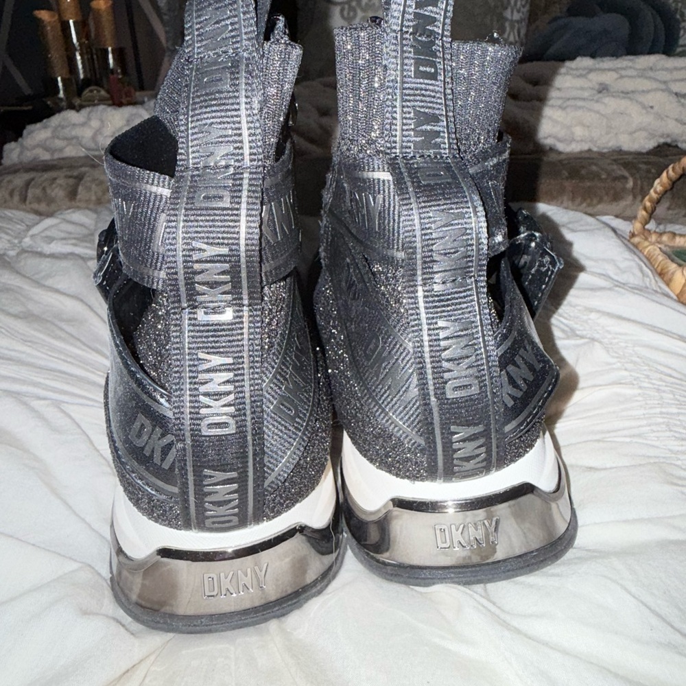 DKNY Hightop zipper sneakers 11 - Picture 4 of 6